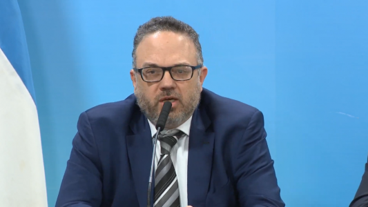 Denuncian que encontraron un sobre con US$ 10 mil en un despacho del ministerio de Producción y apuntan a un funcionario macrista