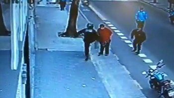 Para la jueza, el policía que mató a un hombre de una patada no se excedió en el cumplimiento de su deber, pero sí fue irresponsable