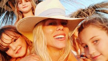 Las vacaciones de Nicole Neumann con sus hijas en Punta del Este