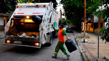 dolor total por el recolector de basura: se cayo en pleno trabajo y paso una verdadera tragedia
