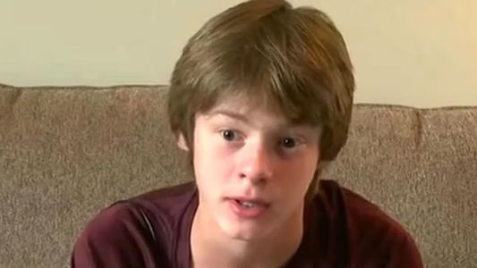 Devolvió una billetera llena de dólares y recibió una inesperada recompensa