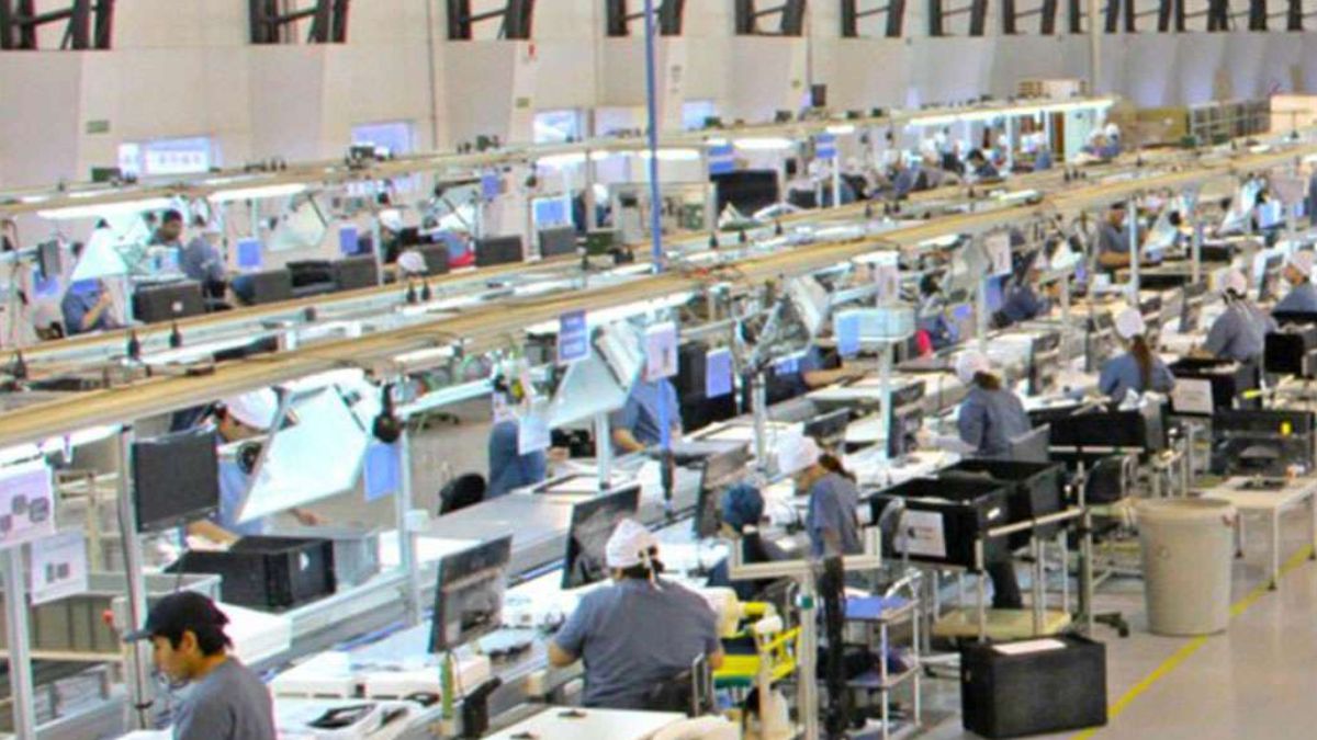 La fabricación de computadoras activará la industria tecnológica y generará puestos de trabajo.