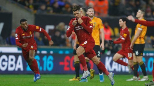 Súper Liverpool: le ganó 2-1 sobre la hora al Wolves y mantiene la diferencia de 16 puntos con el City