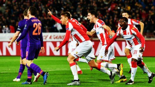 Sorpresa: Liverpool perdió 2 a 0 ante Estrella Roja y podría perder la punta