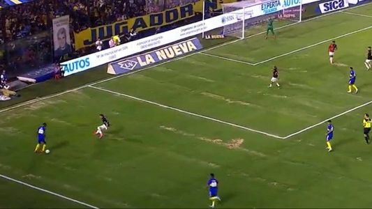 Boca: por qué el campo de juego de La Bombonera está lleno de arena