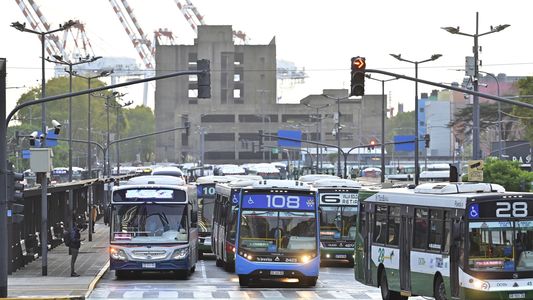 El Gobierno se reúne con empresarios de los colectivos para evitar más recortes en el AMBA