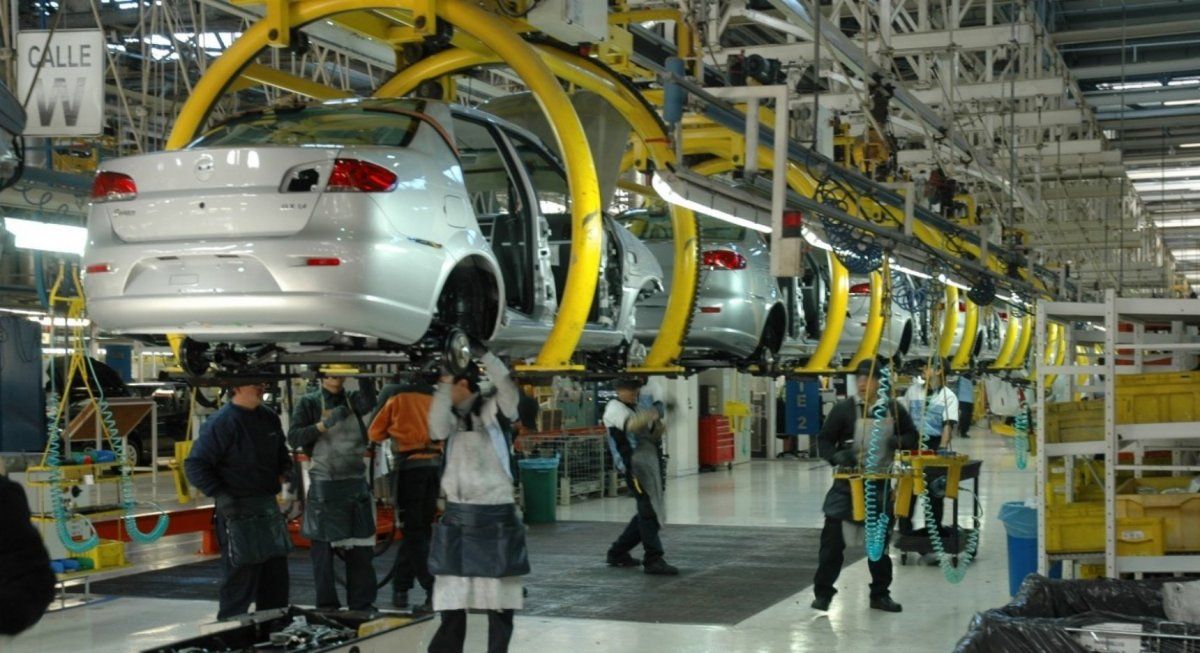 Crisis en el sector automotriz: despidos y suspensiones en Fiat y Volkswagen