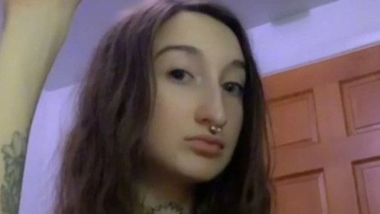 ¡LE SALIÓ DE ADENTRO! Descubrió que la moza era la chica que le hacía bullying en la escuela