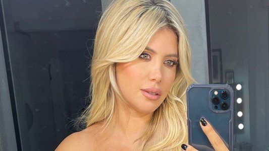 Wanda Nara en un conjunto de lencería rosa transparente hizo explotar todo