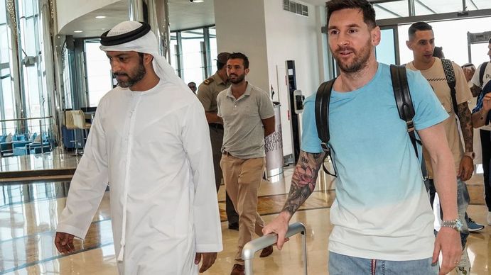 Video | Messi llegó a Abu Dhabi para sumarse a la Selección Argentina