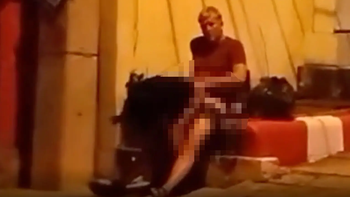 Buscan al turista que tuvo sexo en la calle en plena Navidad