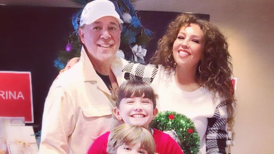 Thalía generó debate por sus últimas fotos: ¿Pasó por el quirófano?