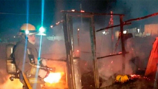 Un hombre intentó salvar a su pareja y a su hija de un incendio en su vivienda y no pudo