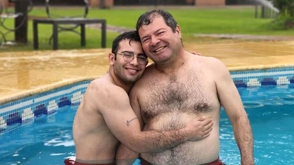 Otros tiempos. César Sena posa con su padre