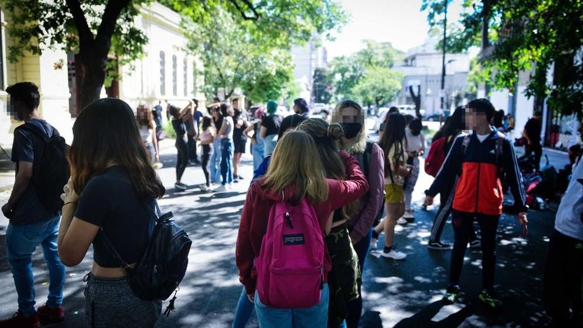 Alumnos de la escuela Normal 2 de La Plata. Foto El Día.&nbsp;