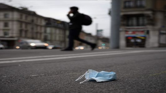 Del barbijo a la prohibición de eventos: todas las restricciones que se impusieron en el mundo por el avance de Ómicron