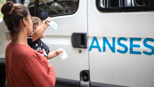 Atención AUH ANSES: cuánto cobro con aumento y el pago de la Tarjeta Alimentar