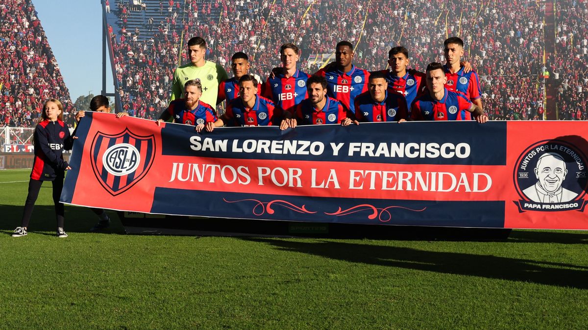 El homenaje de San Lorenzoal Papa Francisco. (Foto: X San Lorenzo)