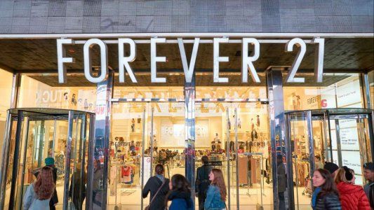 Forever 21 se declara en quiebra y cierra más de 300 locales