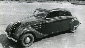 Un siglo de sedanes Peugeot