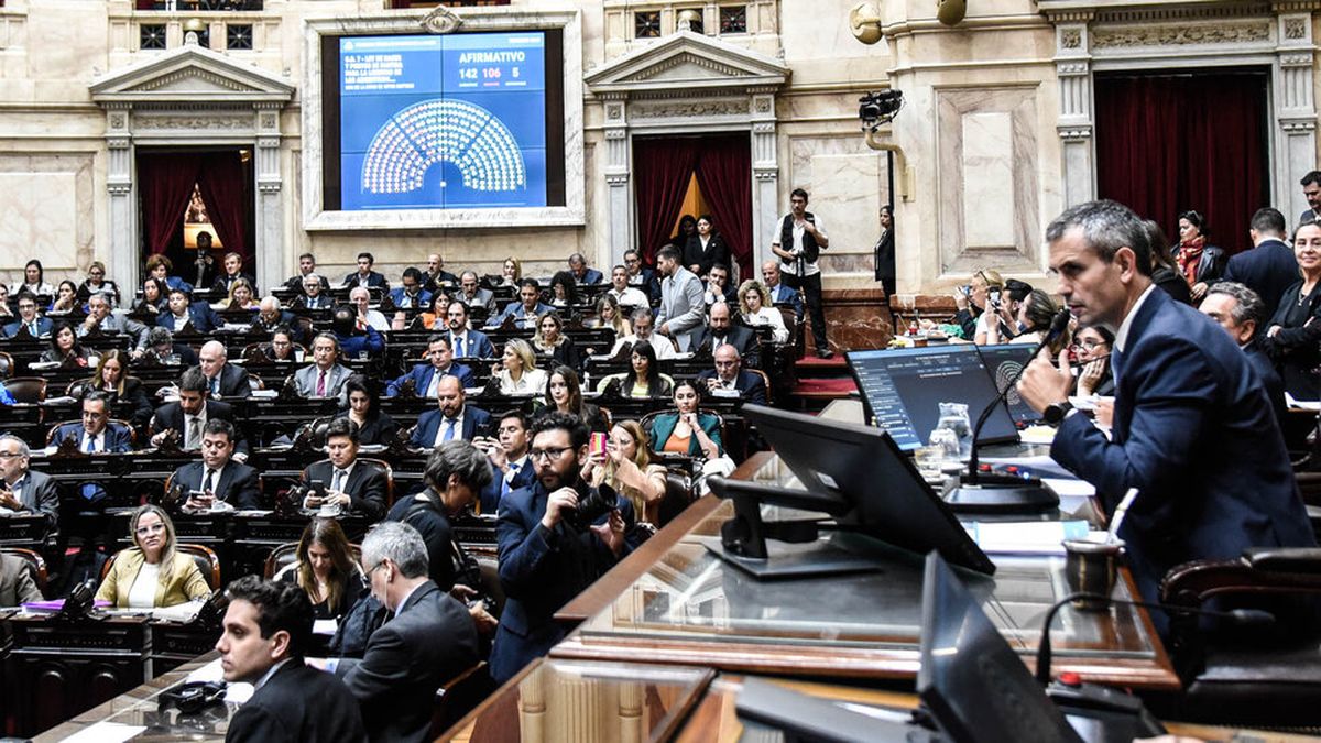 Los diputados se aumentaron un 80% los sueldos (Foto: archivo).