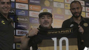 Maradona fue presentado como DT en el Dorados de Culiacán