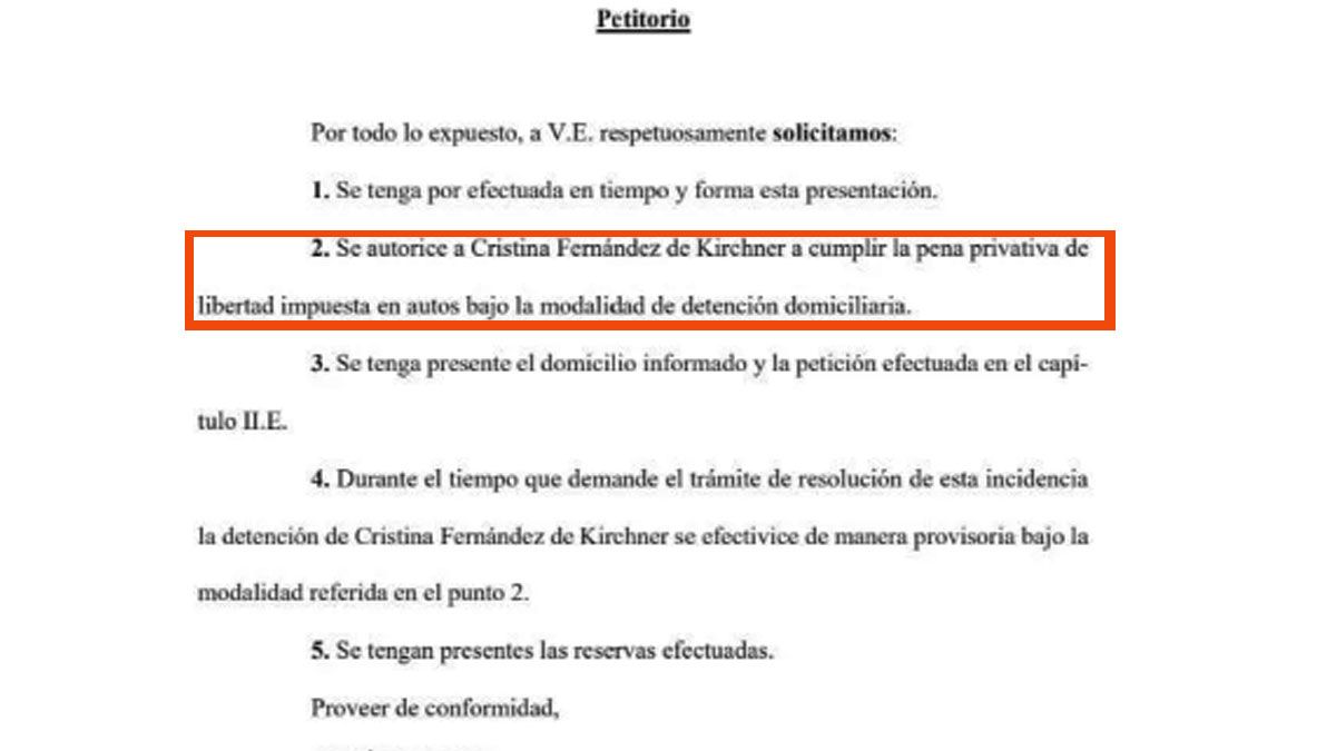 Parte del escrito presentado por la defensa de Cristina Fernández de Kirchner en el que solicita se le otorgue el beneficio del arresto domiciliario. (Foto: Escrito de la defensa de CFK)