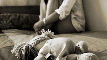 Abusó de sus dos cuñaditas e intentó callarlas con juguetes y monedas