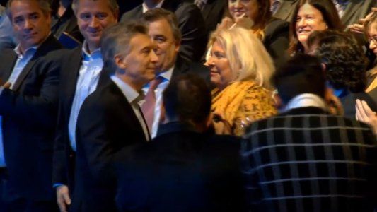 El tenso saludo entre Macri y Carrió luego de las explosivas declaraciones de la diputada