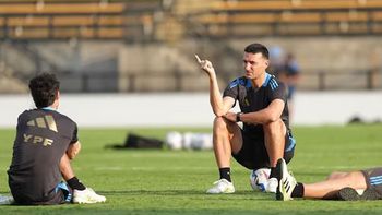 Con todos los convocados, pero sin Messi: Scaloni define el equipo para enfrentar a Uruguay