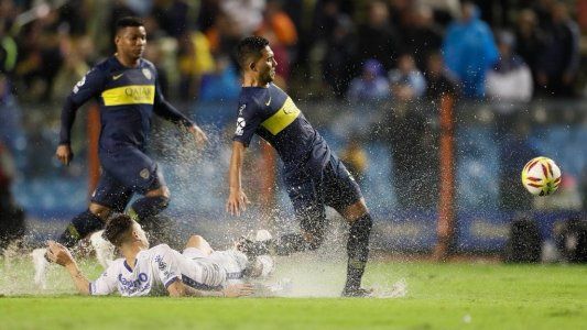 Las 24 fotos de partidos que se jugaron bajo lluvias torrenciales