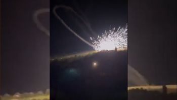 El momento en que el misil ruso explota al regresar a la base desde que fue lanzado (Foto: Gentileza News.com.au) El momento en que el misil ruso explota al regresar a la base desde que fue lanzado (Foto: Gentileza News.com.au)