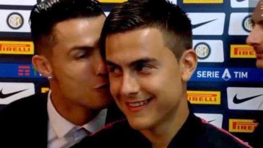 Cristiano Ronaldo le demostró su afecto a Dybala con un gesto particular