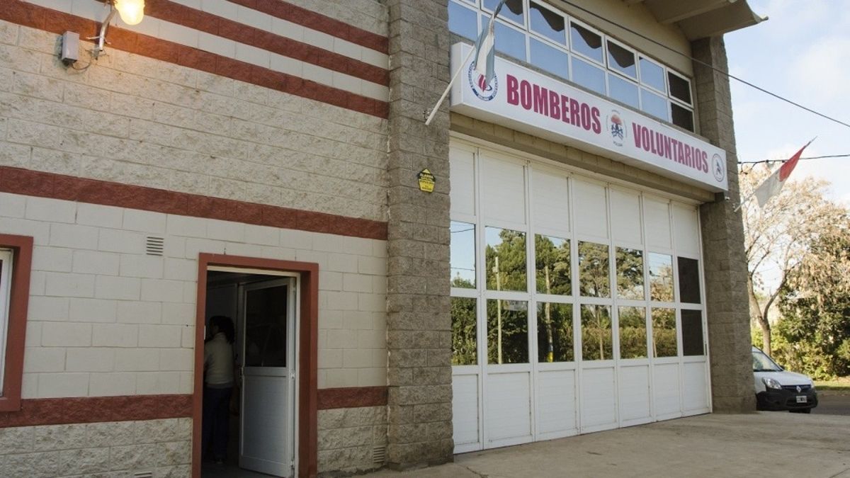 Los Bomberos Voluntarios de Roldán acudieron al lugar poco después de las 14.