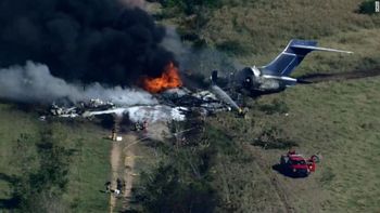Impactantes imágenes: se incendió un avión en Estados Unidos y sobrevivieron los 21 pasajeros