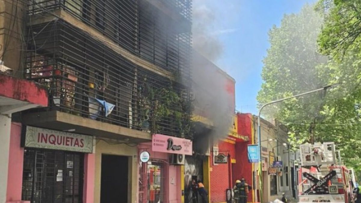 Al menos seis bomberos resultaron heridos en un incendio dentro de un mercado en Tucumán. (Foto: archivo)