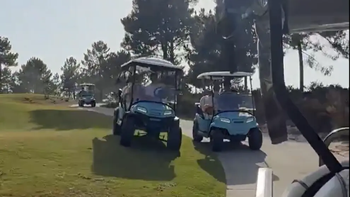 La maniobra de Verstappen en un carrito de golf que causó furor entre los fanáticos de la F1