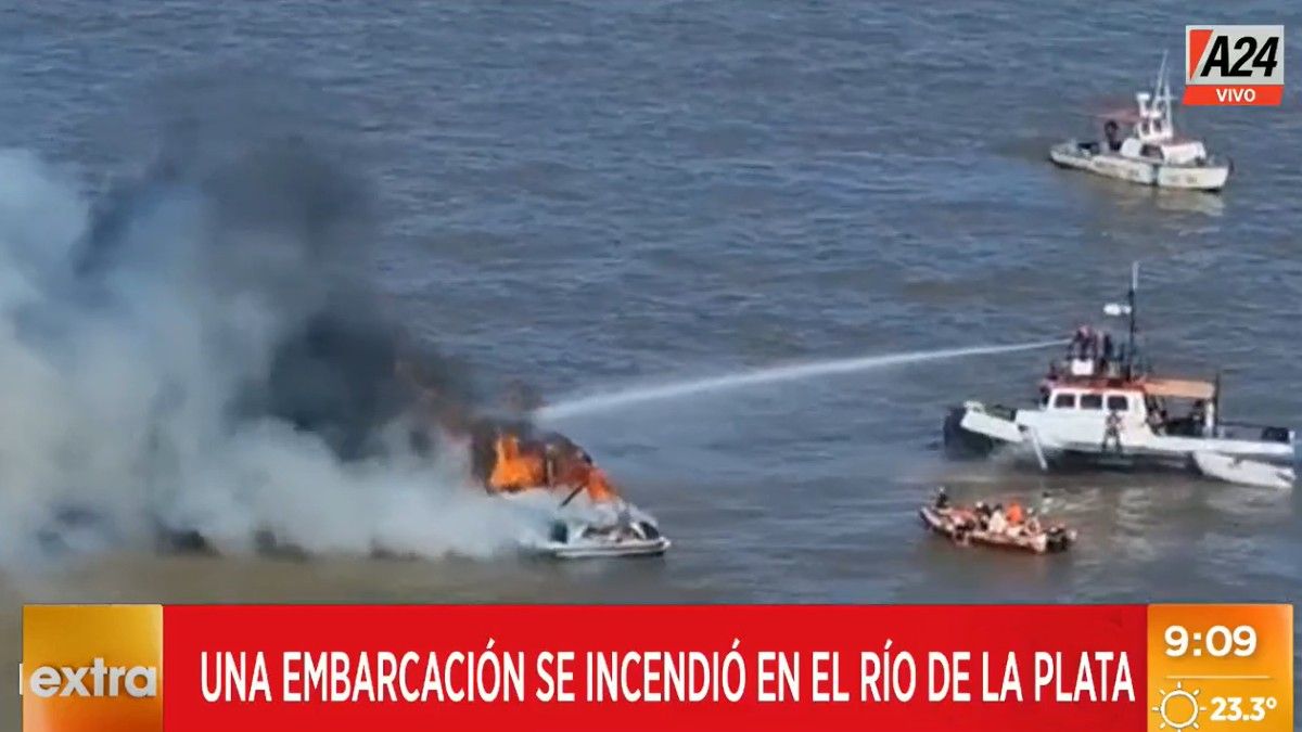 Se incendió una embarcación en el Río de la Plata. (Foto: Captura A24)