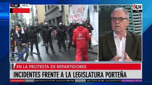 Incidentes y tensión frente a la Legislatura porteña de trabajadores de delivery