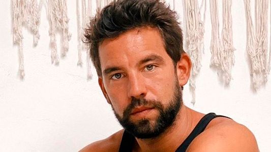 Cachete Sierra fue a vacunarse y sacó toda la ropa