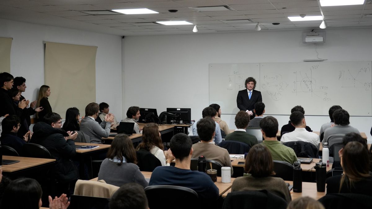 Javier Milei disertó sobre el modelo macroeconómico ante alumnos de la universidad San Andrés (Foto: Presidencia).