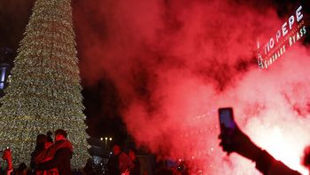 Marroquíes tomaron la plaza del sol en Madrid para celebrar que eliminaron a España (Foto: Gentileza: Marca) Marroquíes tomaron la plaza del sol en Madrid para celebrar que eliminaron a España (Foto: Gentileza: Marca)