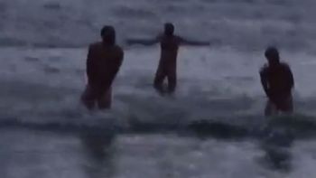 ¡Qué frío! Ex GH se metieron al mar desnudos