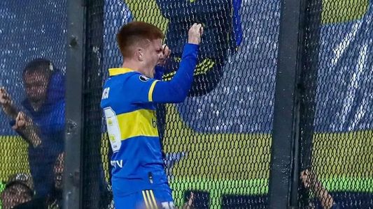 Valentín Barco convirtió su primer gol en Boca y lo festejó ¡en el alambrado!
