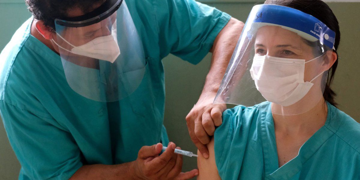 Vacunación del personal de salud (Foto: Télam)