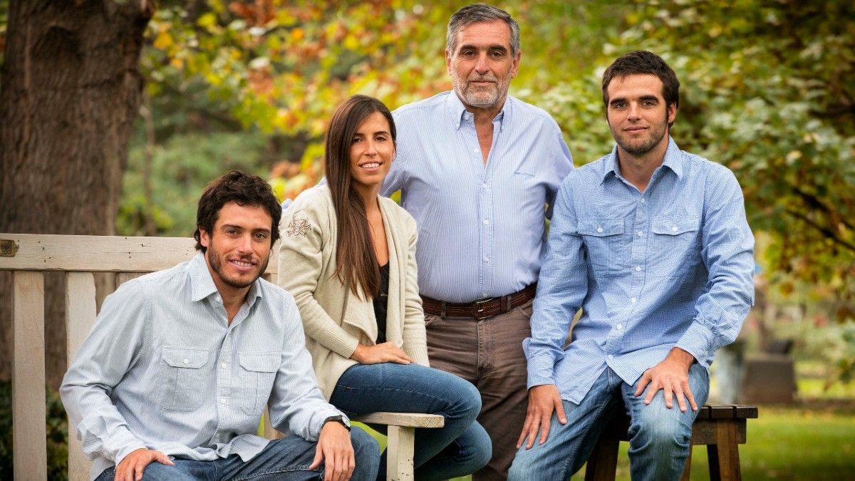 La Familia Zuccardi cultiva más de 1.000 hectáreas de viñedos en las regiones de Valle de Uco (6 fincas en distintas zonas)