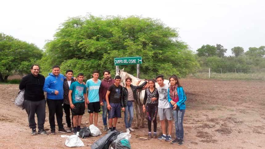 Santiago del Estero: alumnos hicieron 25 kilómetros a caballo para llegar a una feria de ciencias