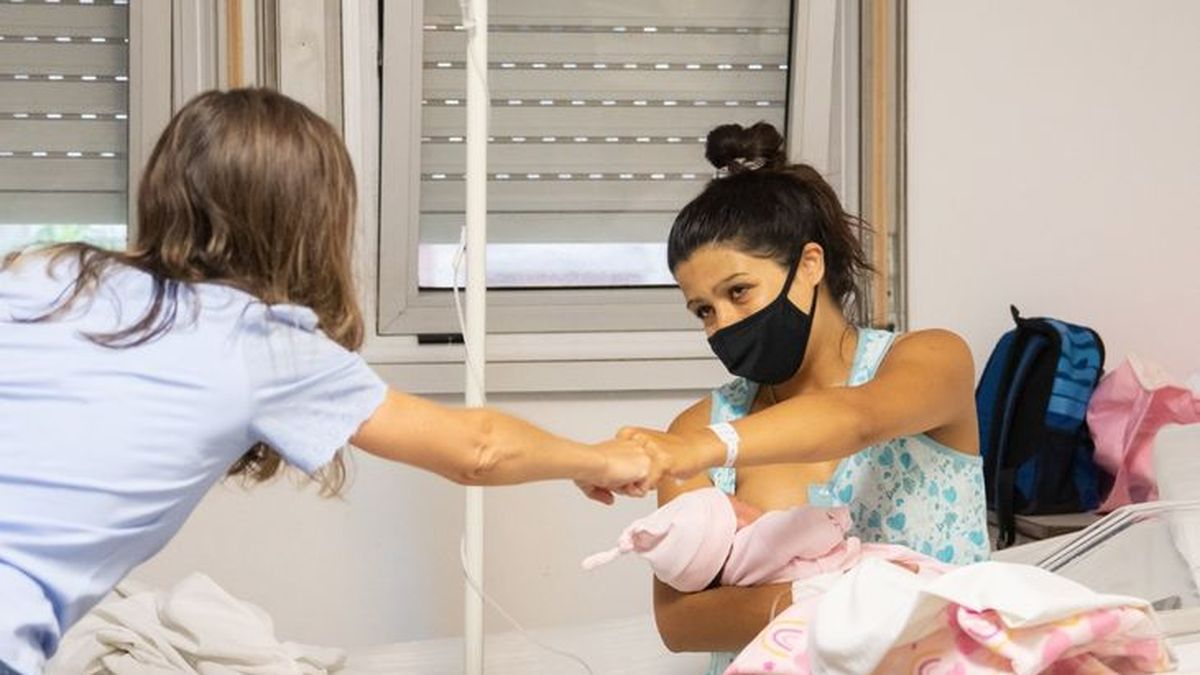 En Mar del Plata: Raverta visitó a las dos primeras bebés nacidas en el año 2022