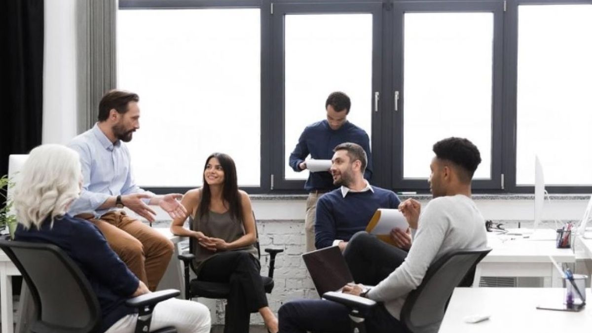 Es vital que un líder que gerencia la unidad de negocios de un punto de venta mantenga una comunicación fluida con sus miembros de equipo de trabajo