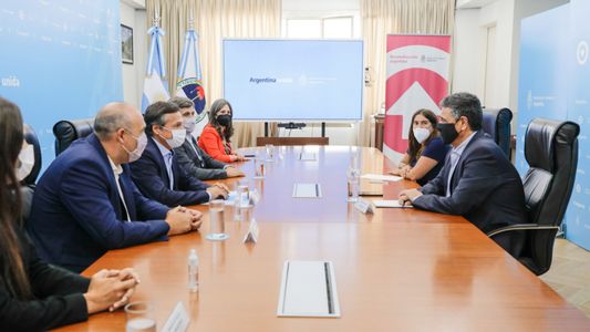 El Gobierno porteño pide sumar a la provincia de Buenos Aires al debate por el traspaso de colectivos